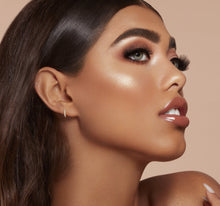 Load image into Gallery viewer, ACCENT LIGHT HIGHLIGHTER PALETTE - THE FLASH
